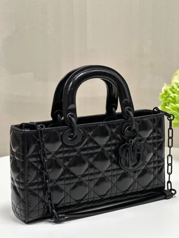 شنطة ديور سوداء